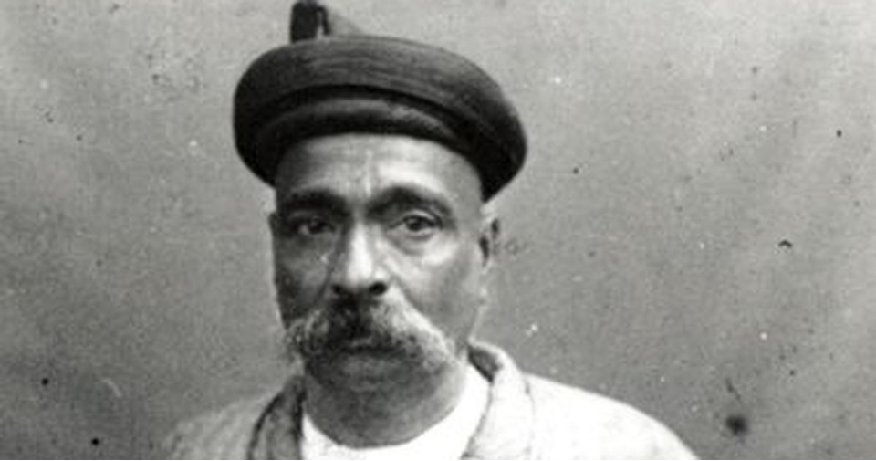 താഴെപറയുന്നവയില്‍ ബാലഗംഗാധര്‍ തിലകിന്റെ ജേണല്‍ ഏതാണ്? എ) ഇന്ത്യന്‍ ഒപ്പിനിയന്‍ ബി) ഇന്ത്യന്‍ മിറര്‍ സി) യങ് ഇന്ത്യ ഡി) മറാത്ത അനുബന്ധ വിവരങ്ങള്‍ സ്വരാജ് എന്റെ ജന്മാവകാശമാണെന്ന് പ്രഖ്യാപിച്ചത് ബാലഗംഗാധര്‍ തിലകനാണ്. മറാത്ത കേസരി എന്നറിയപ്പെടുന്നത് ബാലഗംഗാധര്‍ തിലകനാണ്. 1884-ല്‍ ബാലഗംഗാധര്‍ തിലക് ഡക്കാണ്‍ എഡ്യൂക്കേഷണല്‍ സൊസൈറ്റി സ്ഥാപിച്ചു. ഗീതാരഹസ്യം എന്ന കൃതിയുടെ രചയിതാവ് ബാലഗംഗാധര്‍ തിലക് ആണ്. ഇന്ത്യന്‍ അശാന്തിയുടെ പിതാവ് എന്ന് ബാലഗംഗാധര തിലകനെ വിശേഷിപ്പിച്ചത് ബ്രിട്ടീഷ് പത്രപ്രവര്‍ത്തകനായ വാലന്റൈന്‍ ഷിറോള്‍ ആണ്. ഇന്ത്യയുടെ രാഷ്ട്രപിതാവായ മഹാത്മാഗാന്ധി ഇംഗ്ലീഷ്, ഗുജറാത്തി, ഹിന്ദി, തമിഴ് ഭാഷകളില്‍ ആരംഭിച്ച പത്രമാണ് ഇന്ത്യന്‍ ഒപ്പീനിയന്‍. മഹര്‍ഷി എന്ന അപരനാമത്തില്‍ അറിയപ്പെടുന്ന ദേവേന്ദ്രനാഥ് ടാഗോര്‍ 1862-ല്‍ കല്‍ക്കട്ടയില്‍ ആരംഭിച്ച പത്രമാണ് ഇന്ത്യന്‍ മിറര്‍. 1839-ല്‍ തത്ത്വബോധിനി സഭ സ്ഥാപിച്ചതും ഈ സഭയുടെ ജിഹ്വയായി തത്ത്വബോധിനി പത്രിക 1883-ല്‍ ആരംഭിച്ചതും ദേവേന്ദ്രനാഥ് ടാഗോര്‍ ആണ്. 1919 മുതല്‍ 1931 വരെ ഗാന്ധിജി ഇംഗ്ലീഷില്‍ പ്രസിദ്ധീകരിച്ചിരുന്ന വാരികയാണ് യങ് ഇന്ത്യ. ഗാന്ധിജി യാര്‍വാദ ജയിലില്‍ തടവില്‍ കഴിയവേ 1933-ല്‍ ആരംഭിച്ച വാരികയാണ് ഹരിജന്‍. താഴെപറയുന്നവയില്‍ ബാലഗംഗാധര്‍ തിലകിന്റെ ജേണല്‍ ഏതാണ്? എ) ഇന്ത്യന്‍ ഒപ്പിനിയന്‍ ബി) ഇന്ത്യന്‍ മിറര്‍ സി) യങ് ഇന്ത്യ ഡി) മറാത്ത ഉത്തരം ഡി കേരള പി എസ് സി നടത്തിയ 2024-ലെ എല്‍ജിഎസ് പരീക്ഷയിലെ ചോദ്യപേപ്പറില്‍നിന്നും kerala psc previous year questions kerala psc pyq kerala psc question papers kerala psc answer key kerala psc pyq pdf kerala psc previous year question papers pdf download kerala psc ldc previous year questions with answers free kerala psc degree level pyq 2024 topic wise kerala psc previous questions malayalam kerala psc si previous question paper pdf download kerala psc 10th level prelims pyq kerala psc previous year questions for ldc exam kerala psc previous year questions for lgs exam kerala psc pyq with solutions free pyqexplained.com, pyqexplaineddotcom